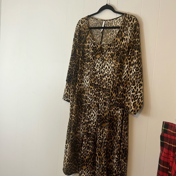 NWOT Animal Print Dress Plus Size 3X Lightweight Stretch Front metal Ring Detail - Picture 3 of 10